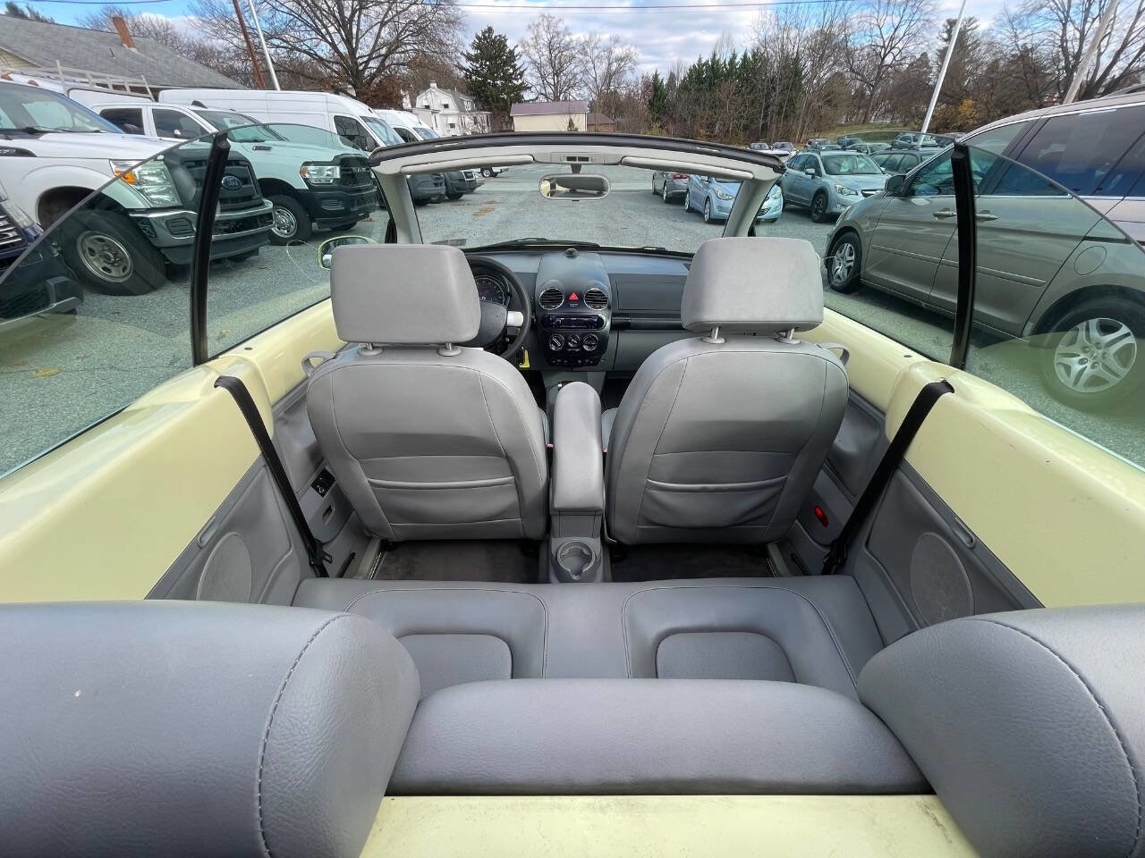 Used 2006 Volkswagen Beetle 2.5 PZEV 2dr Convertible (2.5L image 17