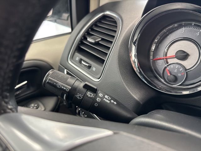 Used 2013 Chrysler Town & Country Touring image 38