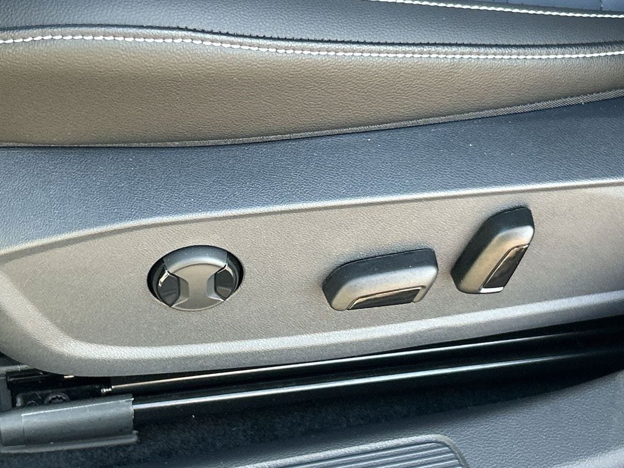 New 2026 Volkswagen Jetta SE FWD image 16