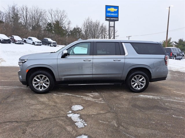 Used 2024 Chevrolet Suburban Premier image 2