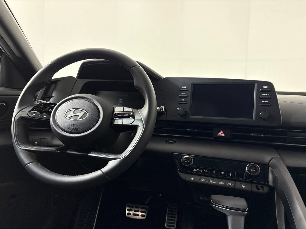 New 2026 Hyundai Elantra SEL Sport FWD image 22