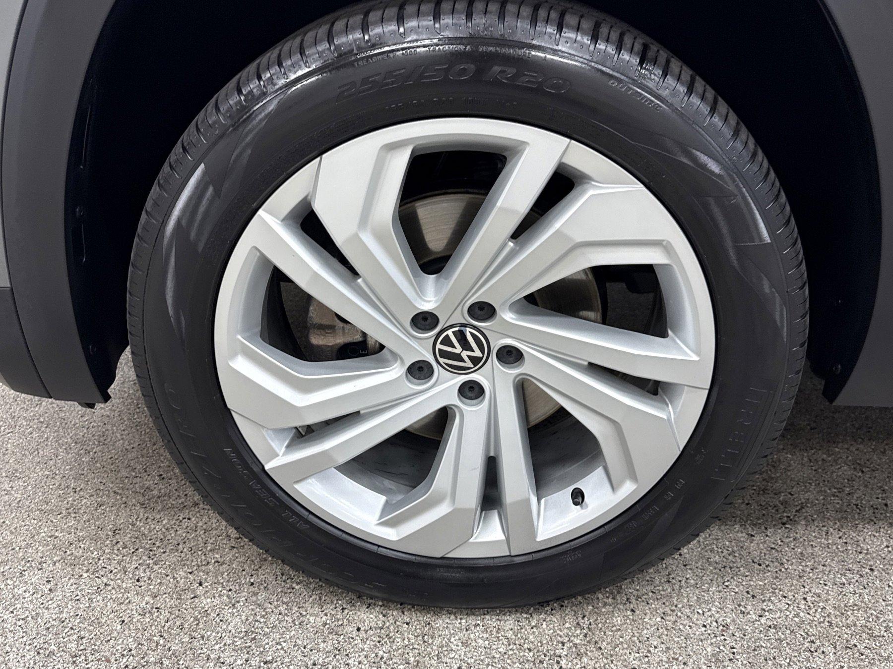 Used 2022 Volkswagen Atlas SE image 2