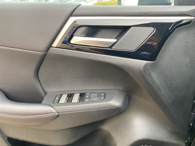 New 2025 Mitsubishi Outlander SE image 18