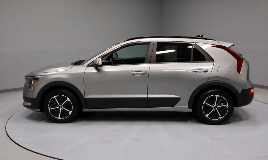 Used 2023 Kia Niro EX FWD image 9