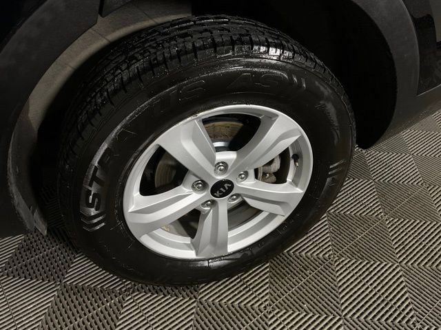 Used 2021 Kia Sorento LX image 40