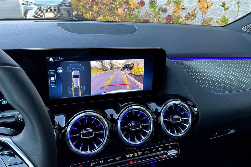 Used 2025 Mercedes-Benz GLA 250 4MATIC image 23