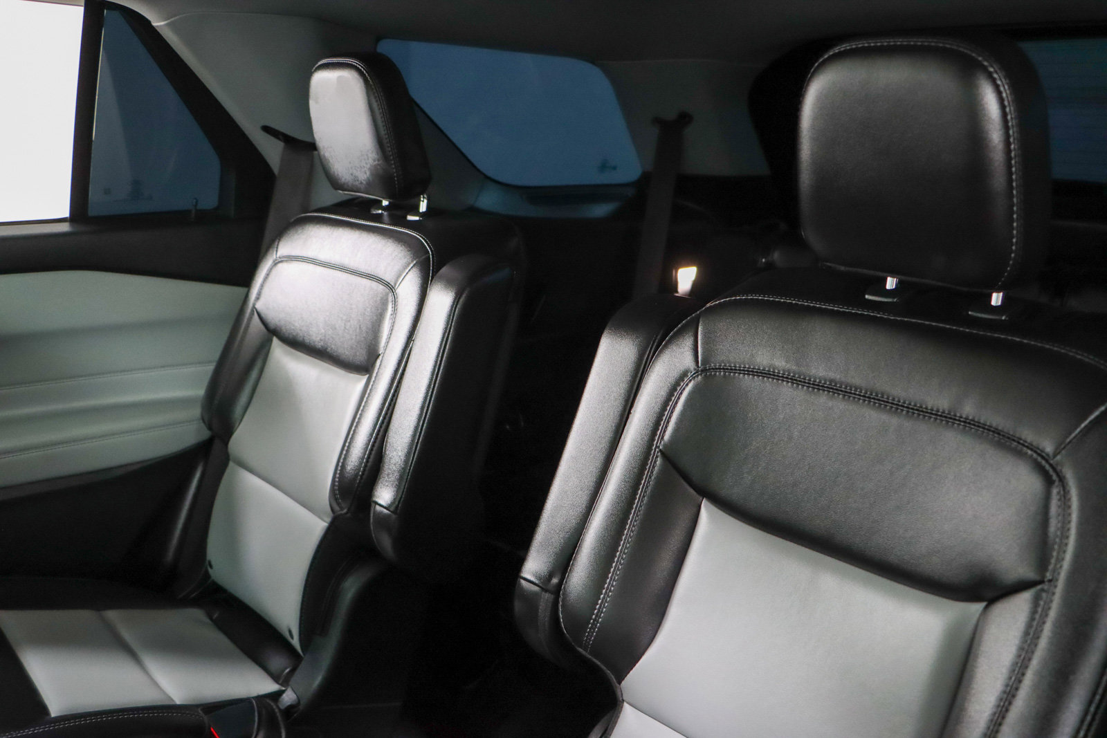 Used 2022 Ford Explorer XLT w/ XLT Sport Appearance Package image 25