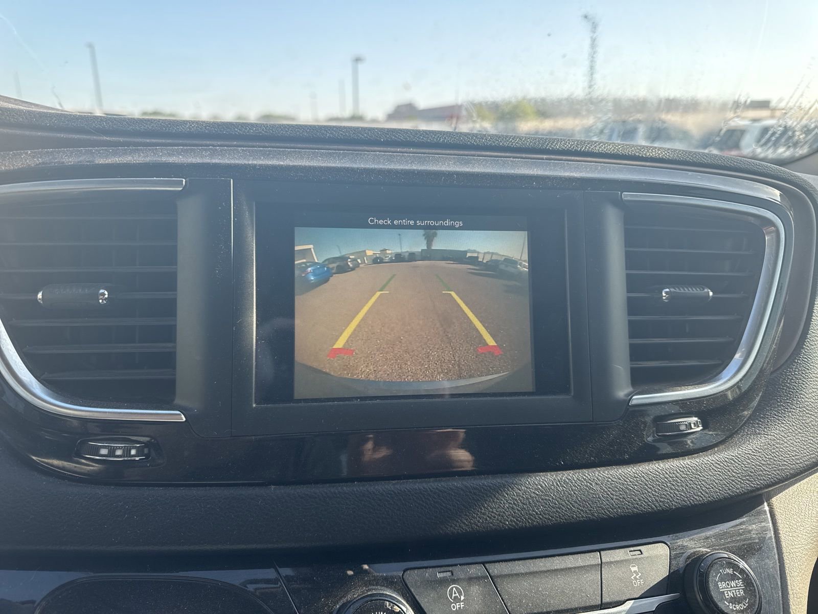 Used 2020 Chrysler Voyager Lxi FWD image 10