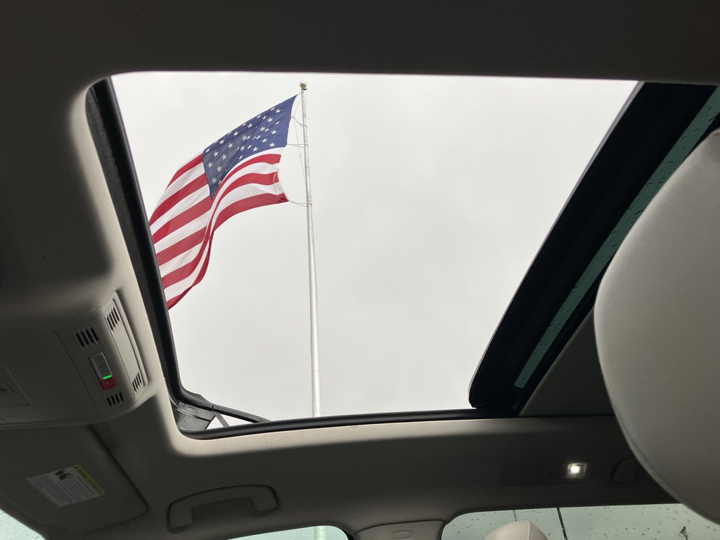 Used 2020 Volkswagen Tiguan SE w/ Panoramic Sunroof Package image 27