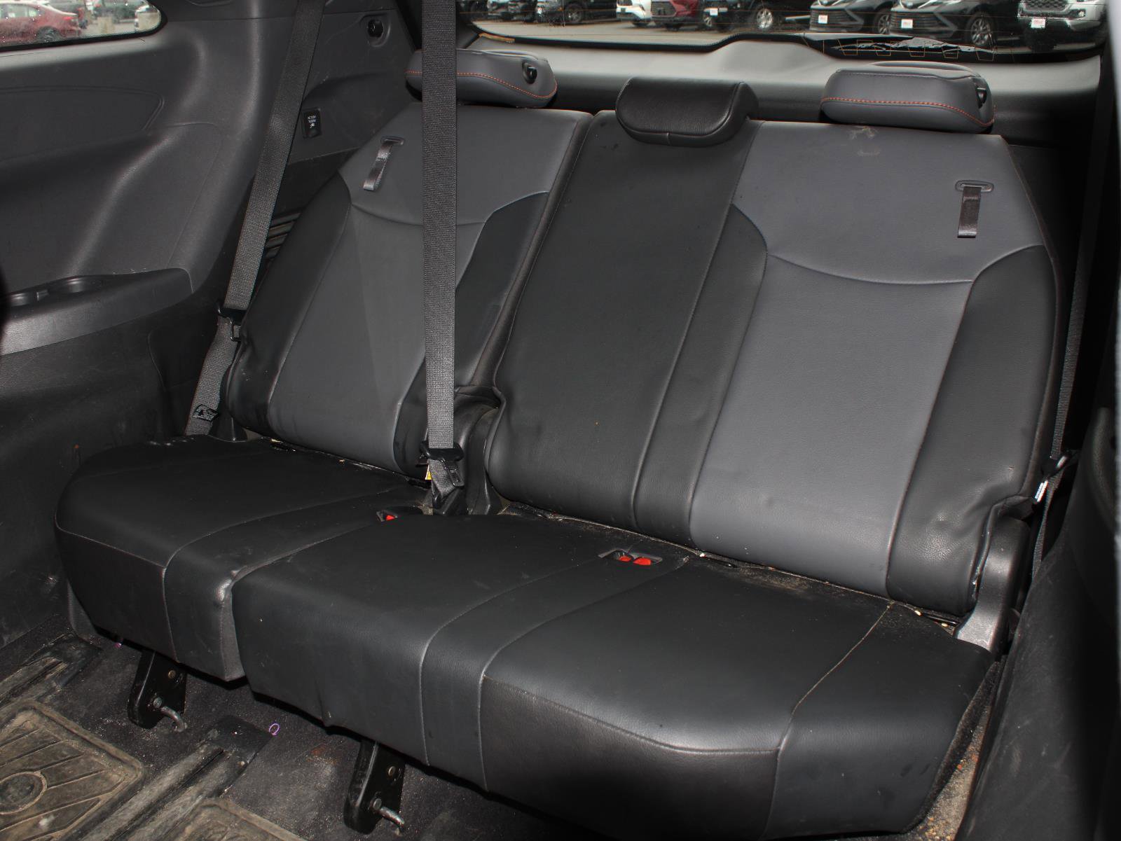 Used 2022 Toyota Sienna XSE w/ XSE Plus Package image 18