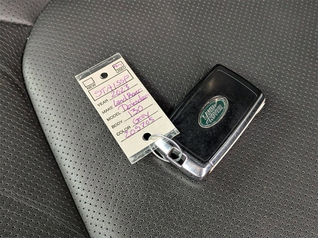 Used 2023 Land Rover Defender 130 X-Dynamic SE image 36