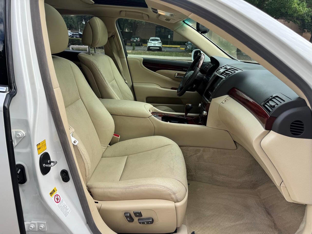 Used 2011 Lexus LS 460 w/ Comfort Pkg RWD image 11