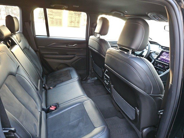 Used 2024 Jeep Grand Cherokee Altitude image 16