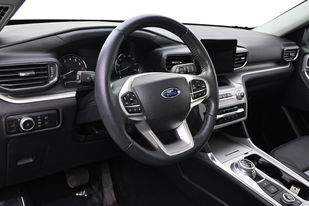 Used 2023 Ford Explorer XLT w/ Equipment Group 202A image 10