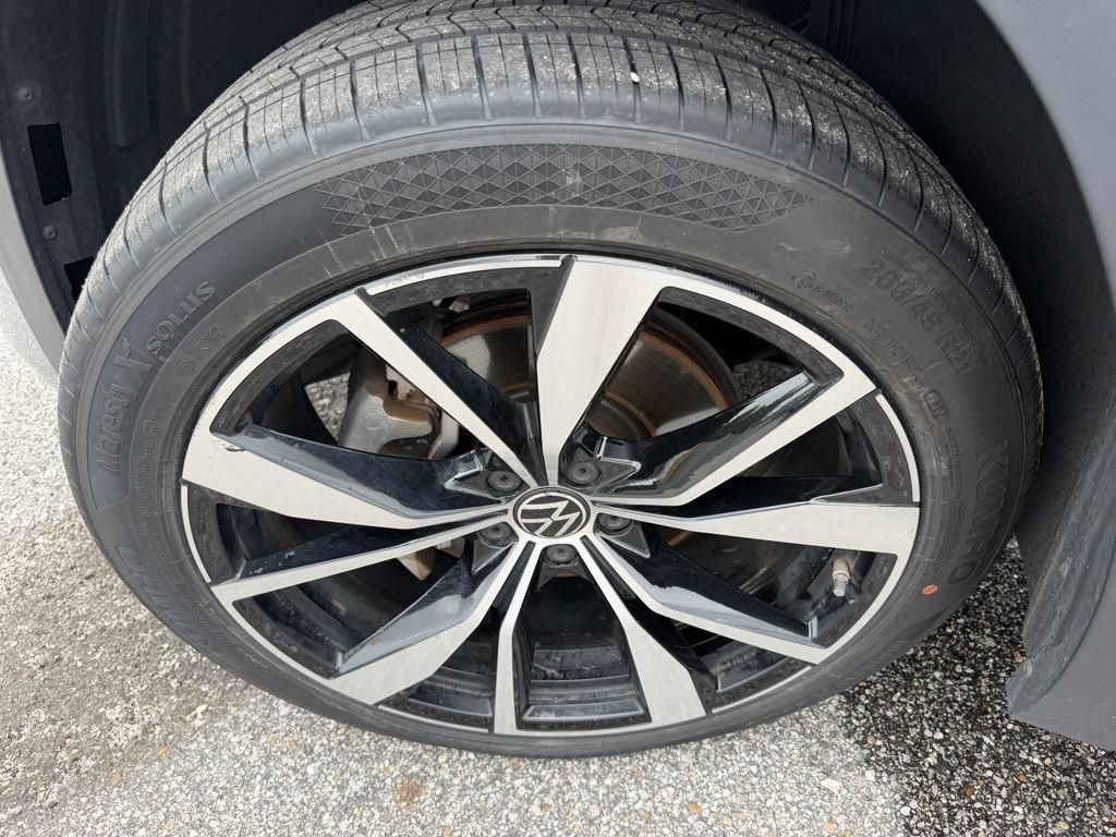 Used 2024 Volkswagen Atlas SEL Premium R-Line AWD/4WD image 27