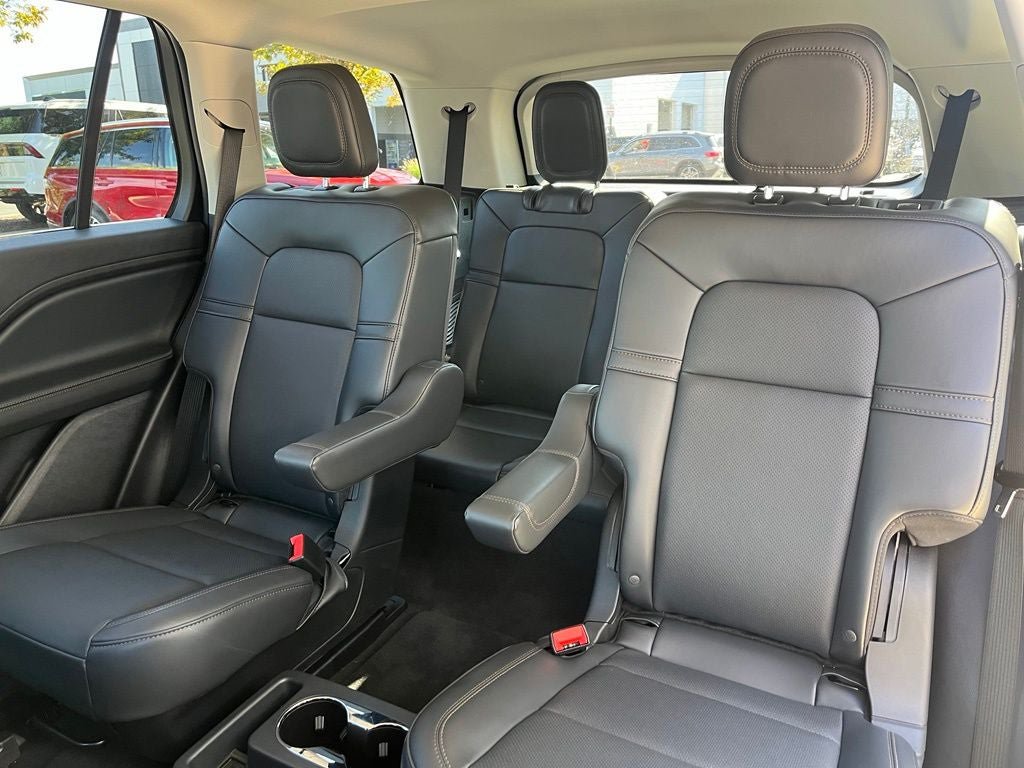 Used 2026 Lincoln Aviator AWD image 13