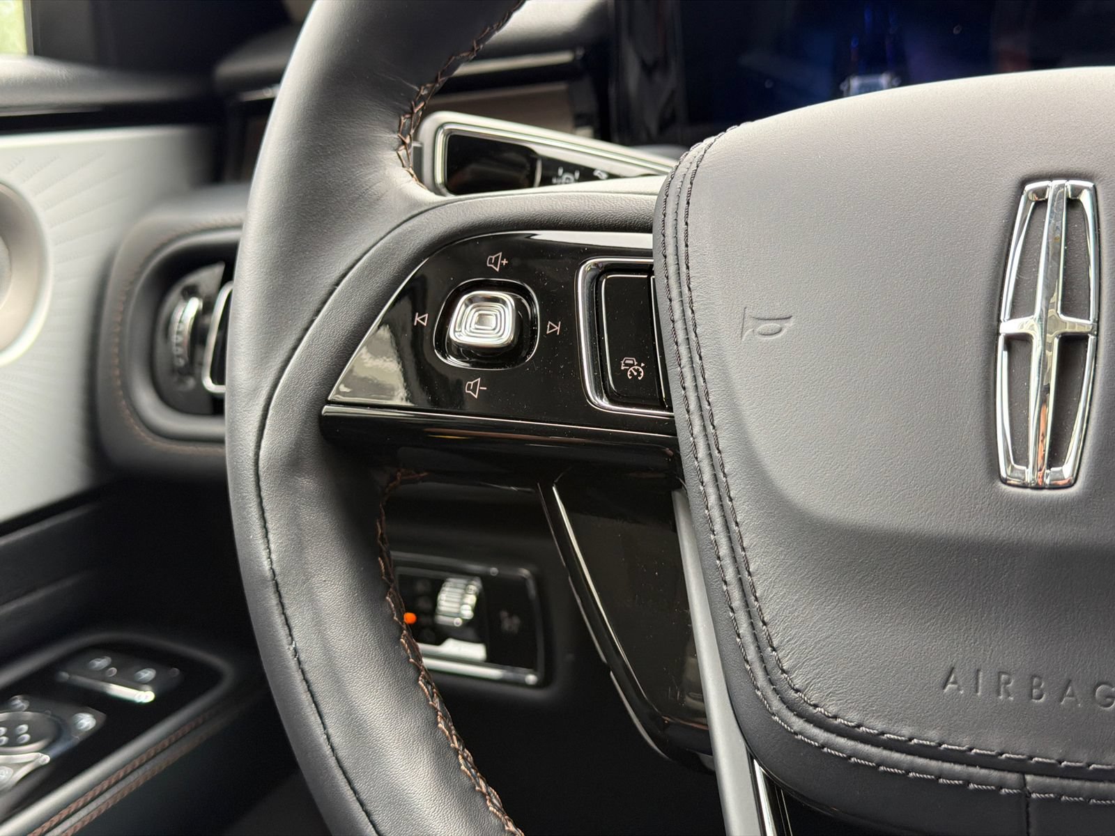New 2026 Lincoln Aviator Reserve w/ Luxury Package AWD/4WD image 26
