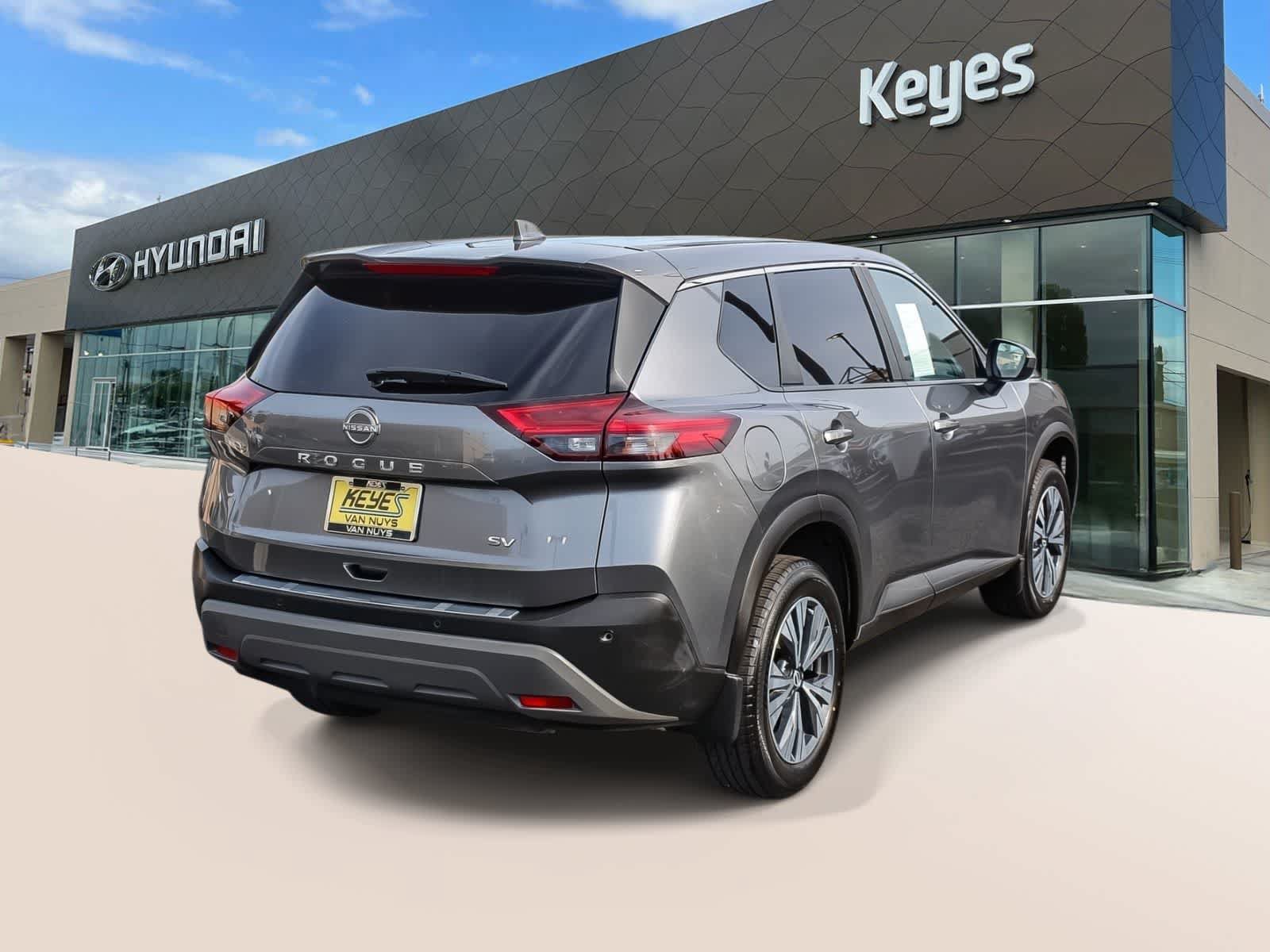 Used 2023 Nissan Rogue SV FWD image 4