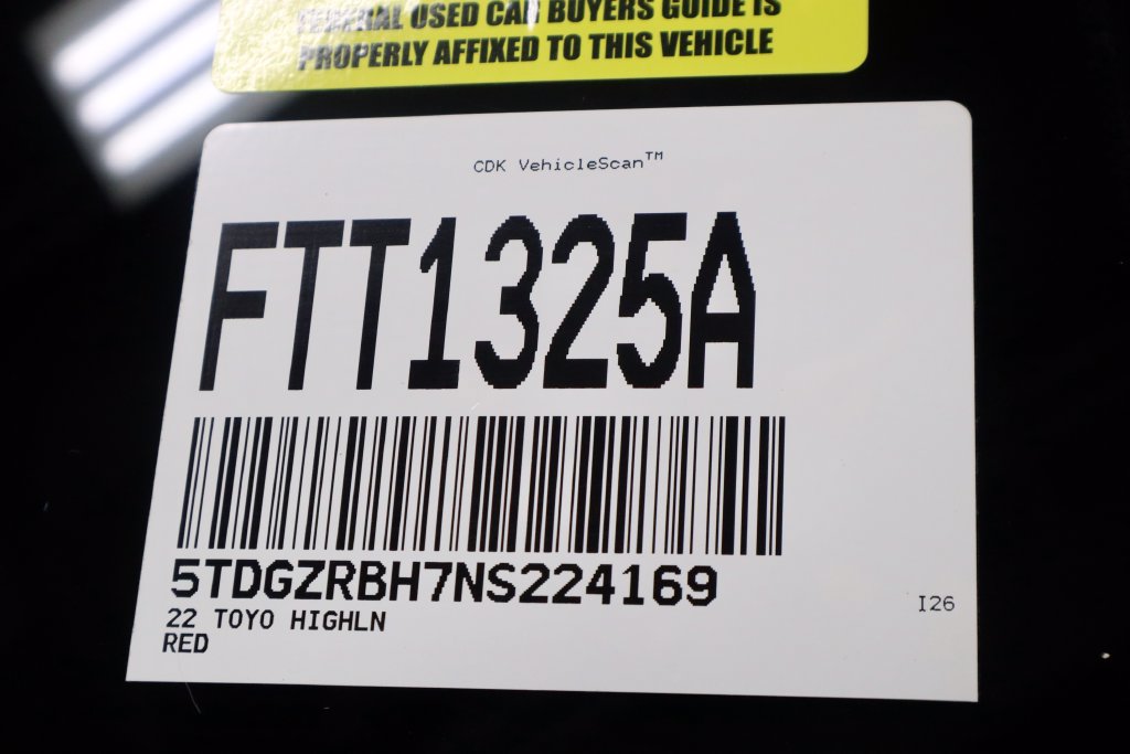 Used 2022 Toyota Highlander XLE AWD/4WD image 38