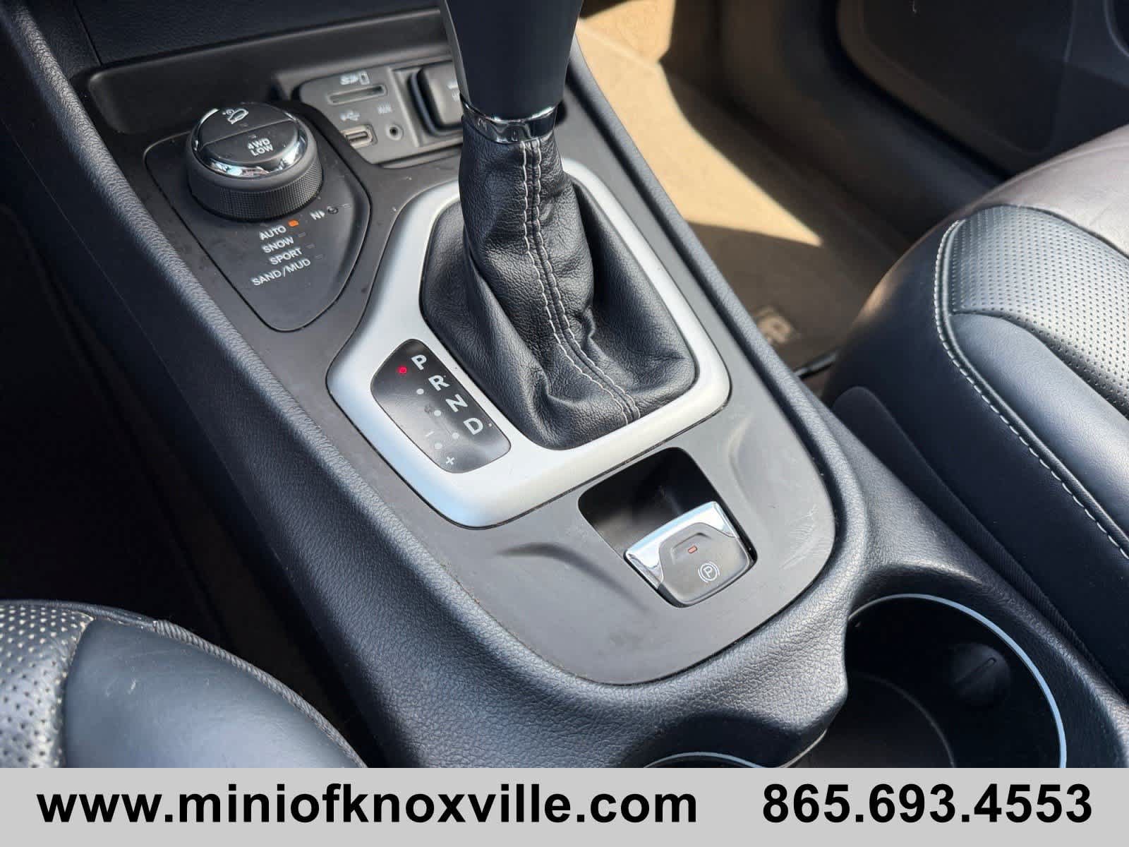 Used 2015 Jeep Cherokee Limited w/ Luxury Group AWD/4WD image 50