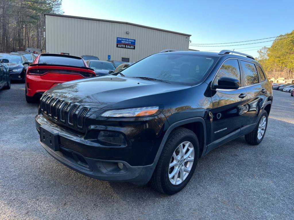 Used 2015 Jeep Cherokee Latitude w/ Cold Weather Group AWD/4WD image 1