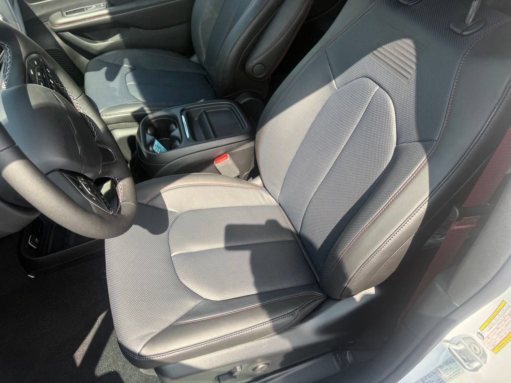 New 2027 Chrysler Pacifica Select FWD image 13