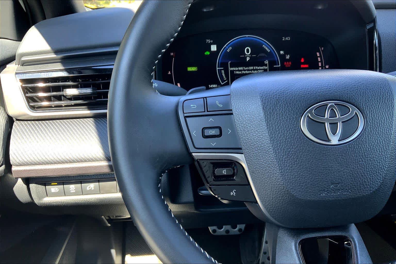Used 2025 Toyota Camry SE FWD image 23