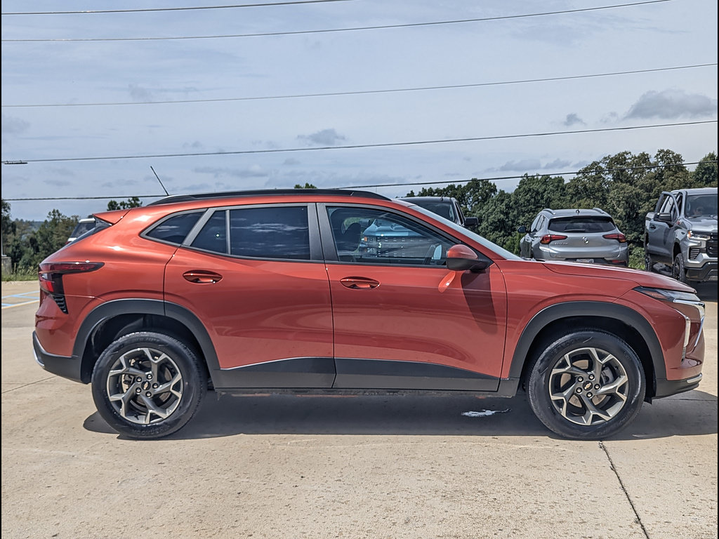 Certified 2024 Chevrolet Trax LT w/ Driver Confidence Package FWD image 6