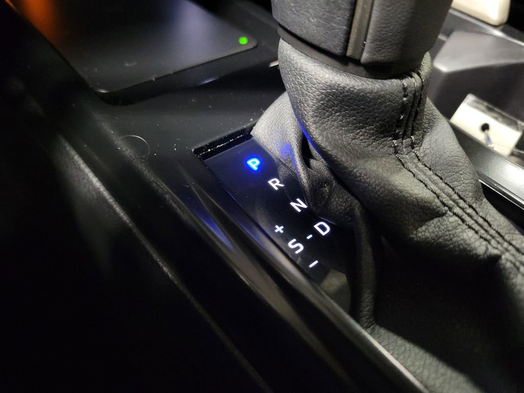 Used 2025 Toyota Camry SE image 16