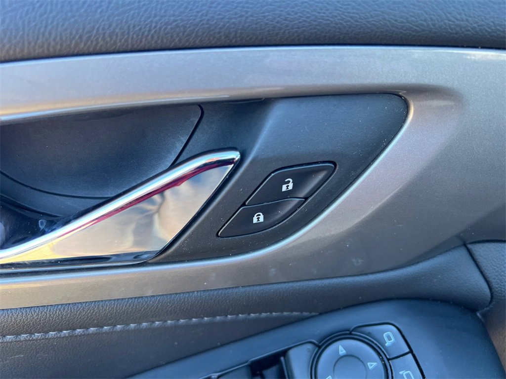 Used 2023 Chevrolet Traverse LT w/ Midnight/Sport Edition image 12