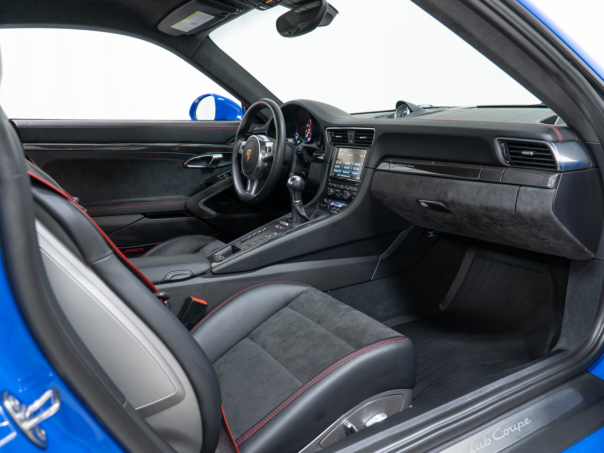 Certified 2016 Porsche 911 Carrera GTS RWD image 37