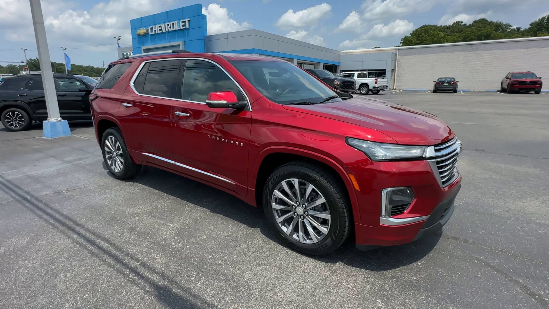 Certified 2023 Chevrolet Traverse Premier FWD image 2