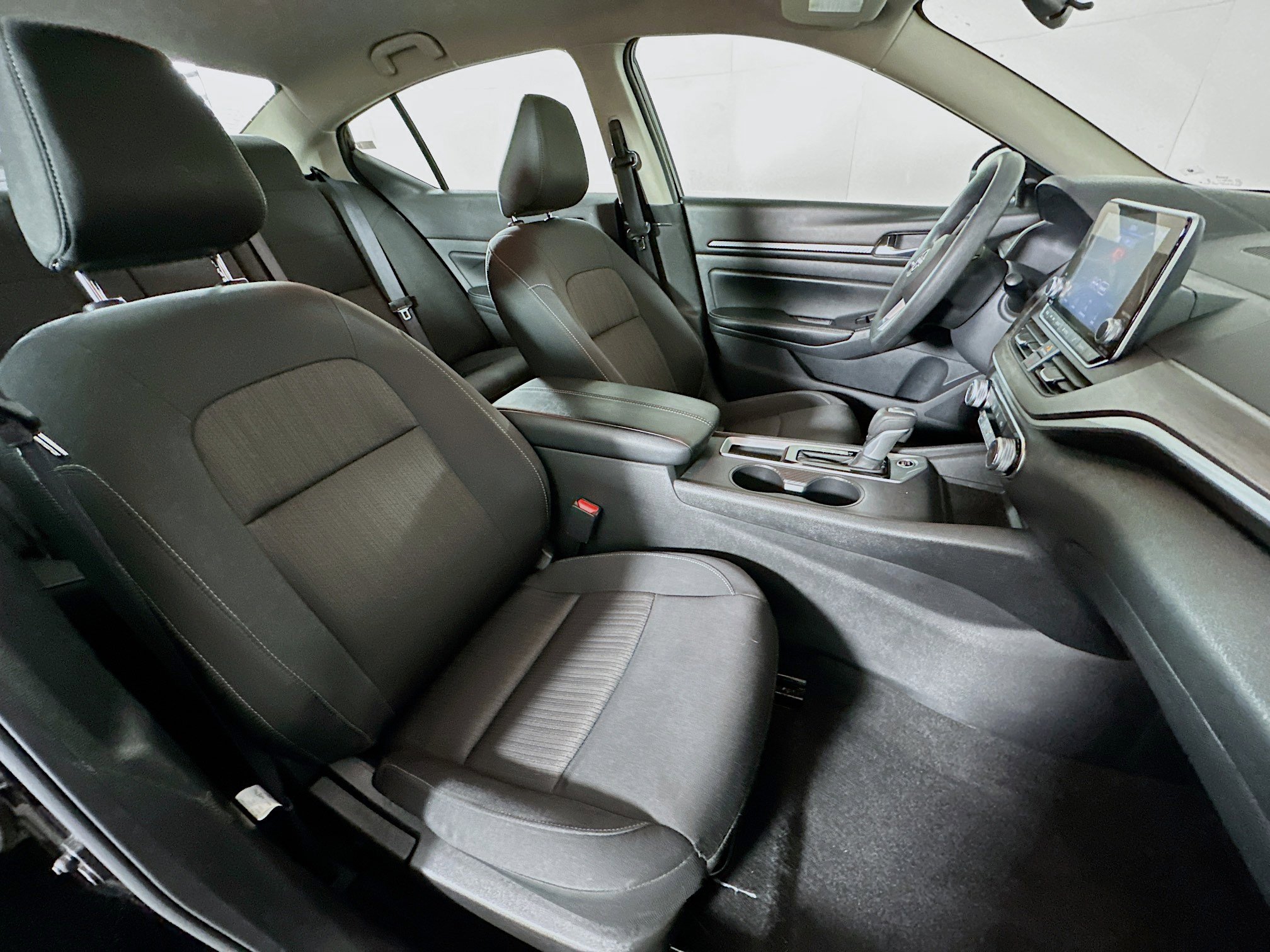 Used 2025 Nissan Altima 2.5 SV image 28