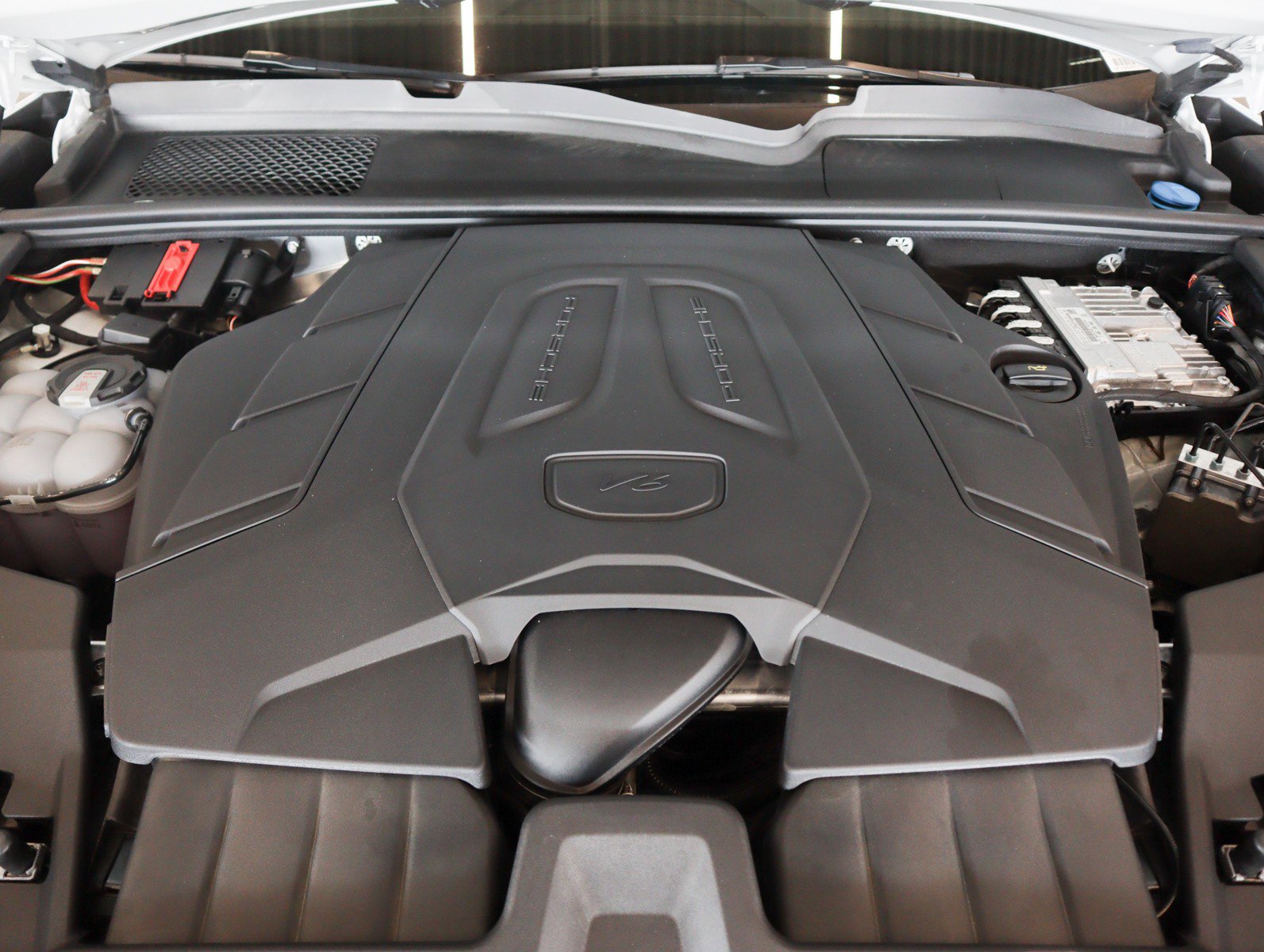 Certified 2026 Porsche Cayenne AWD/4WD image 24