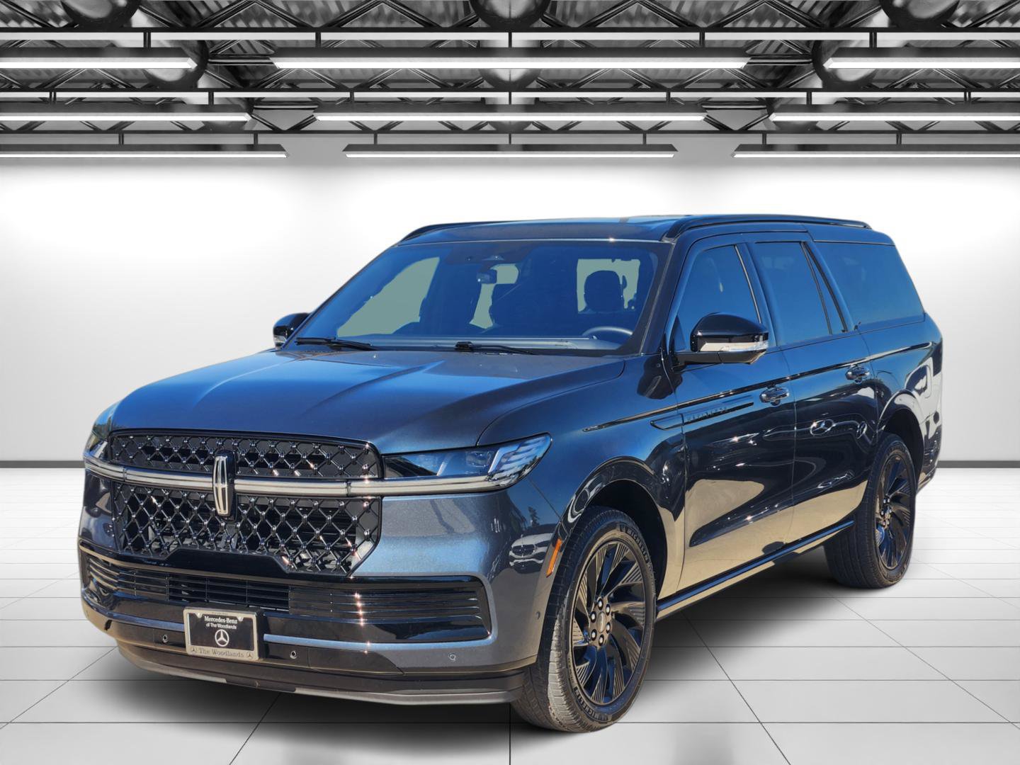 Used 2025 Lincoln Navigator L Reserve w/ Jet Appearance Package AWD/4WD image 5