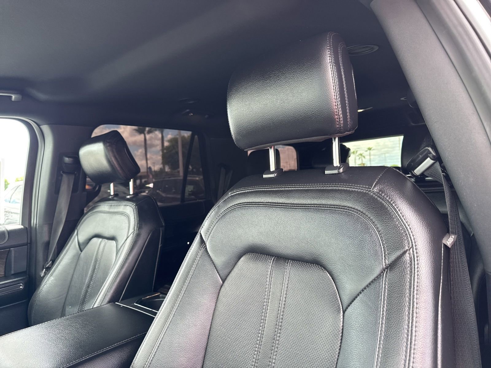 Used 2020 Ford Expedition Limited image 16