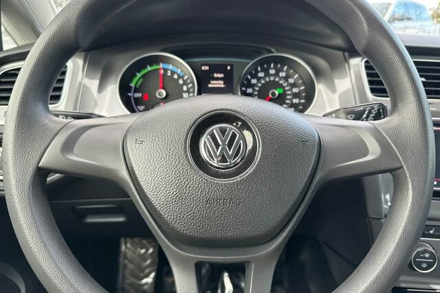 Used 2016 Volkswagen e-Golf SE w/ DC Fast Charging Package image 22