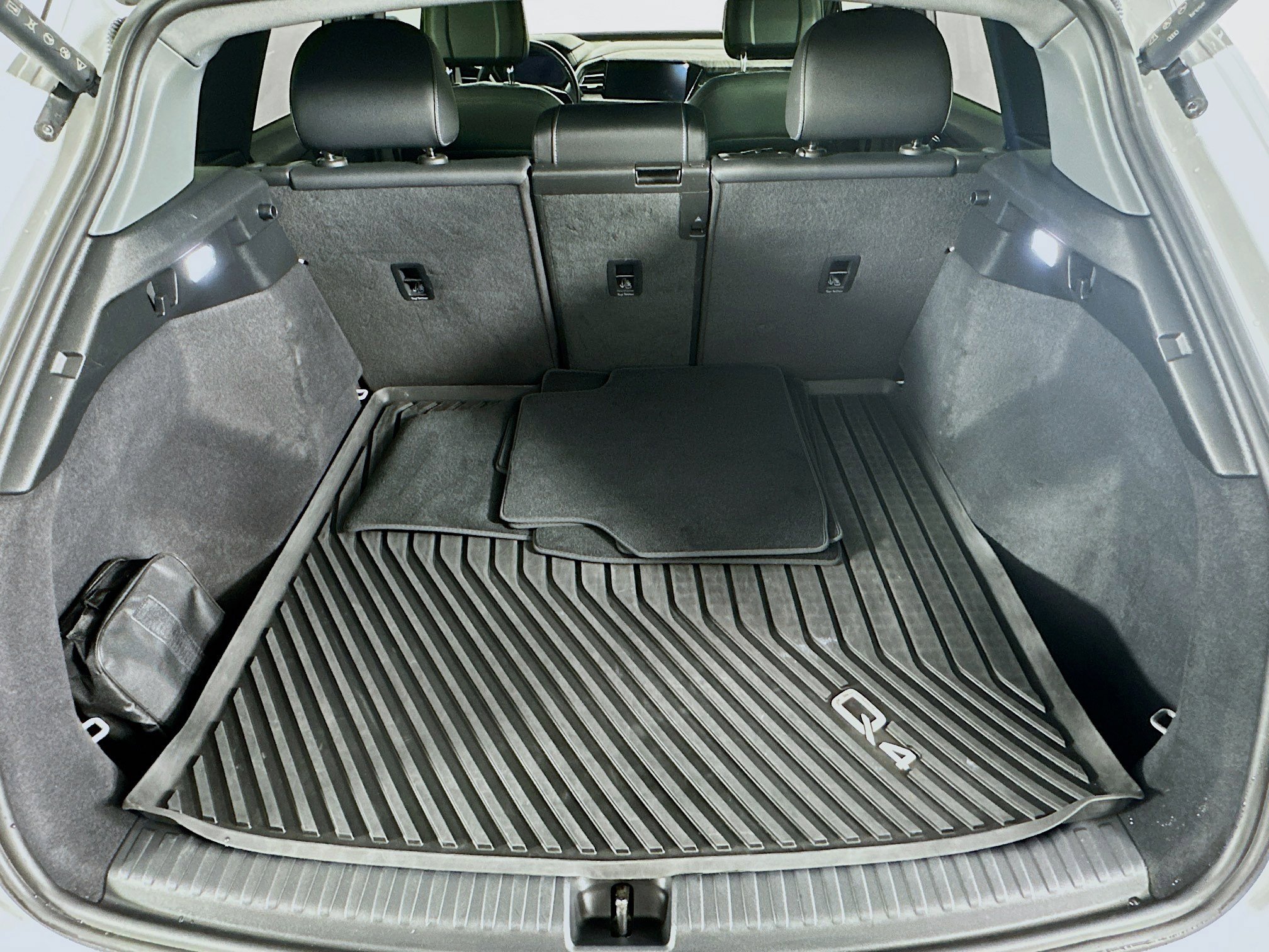 Used 2023 Audi Q4 e-tron Premium Plus w/ Premium Plus image 29