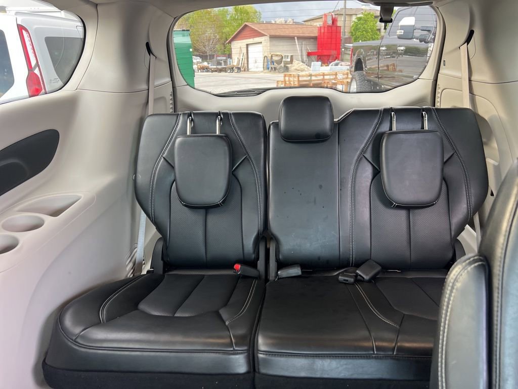 Used 2024 Chrysler Pacifica Touring-L image 20