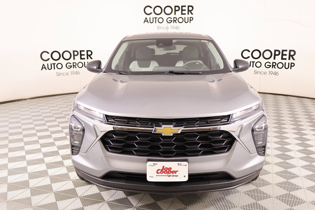 Used 2024 Chevrolet Trax LS w/ Driver Confidence Package image 8
