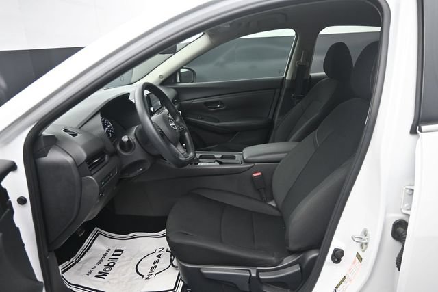 Used 2025 Nissan Sentra S w/ Lighting Package FWD image 10