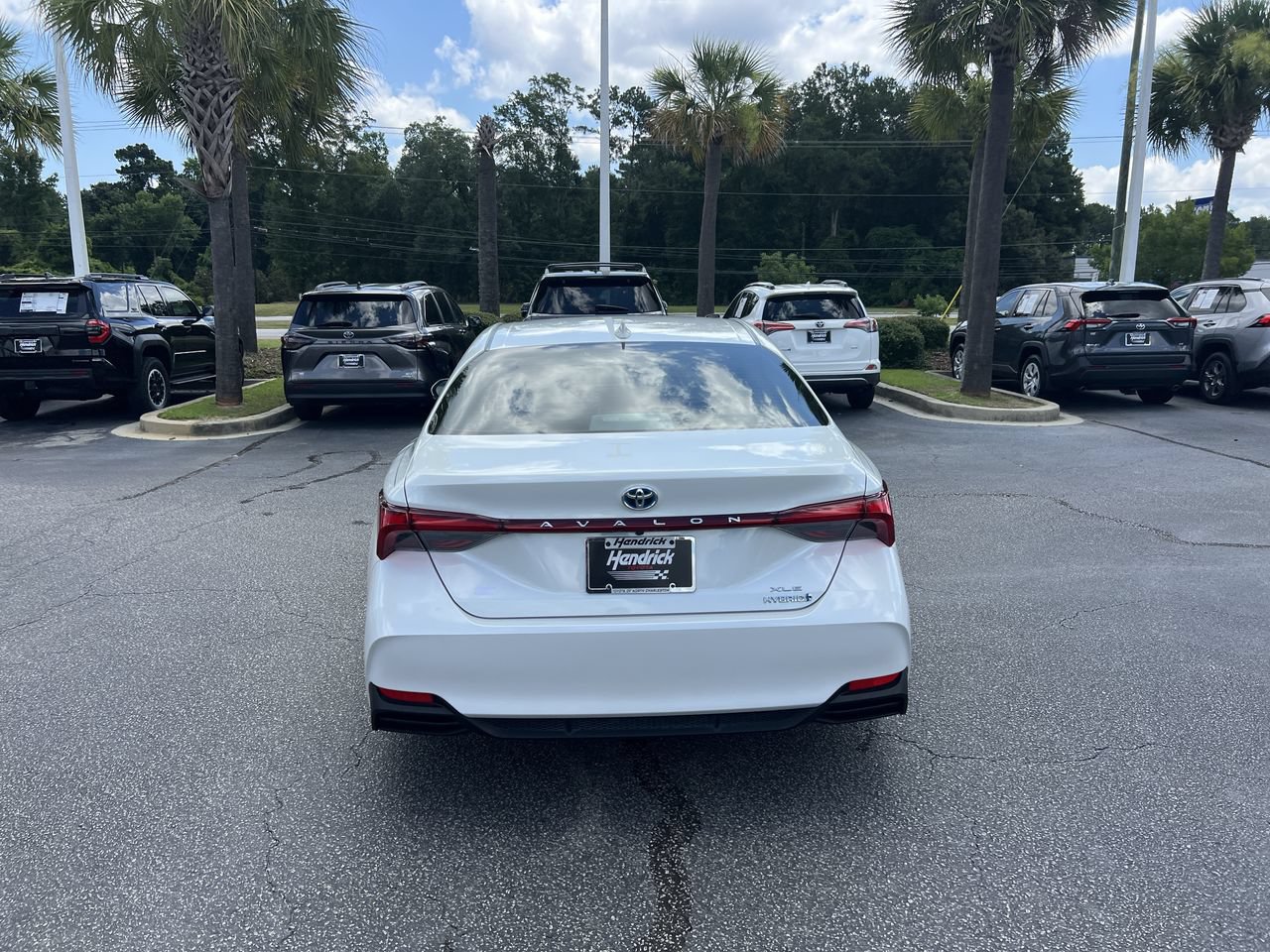 Used 2022 Toyota Avalon XLE w/ Moonroof Package FWD image 9