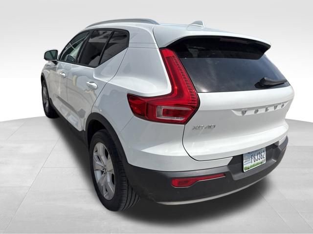Used 2020 Volvo XC40 T5 Momentum w/ Protection Package Premier AWD/4WD image 8