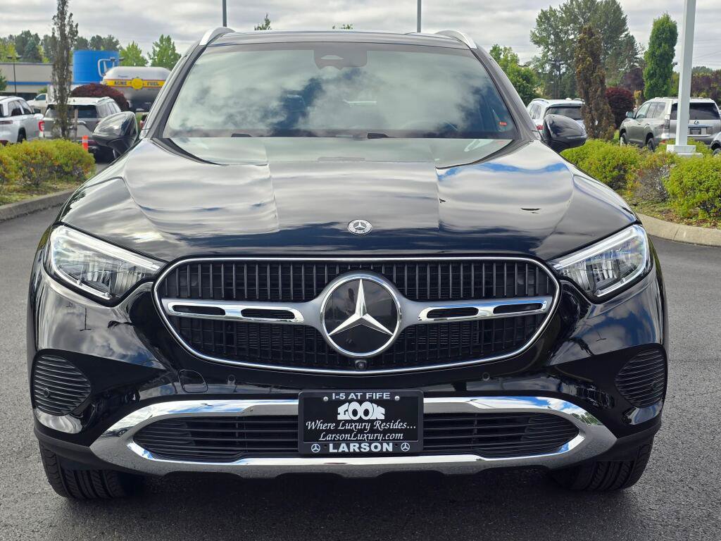 Used 2025 Mercedes-Benz GLC 300 4MATIC image 9