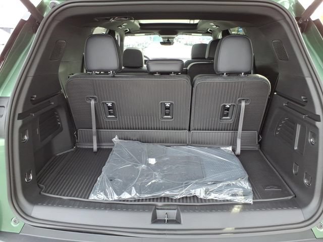 New 2027 Chevrolet Traverse LT w/ Sun and Wheel Package FWD image 11
