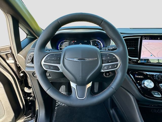 Used 2025 Chrysler Pacifica Pinnacle image 11