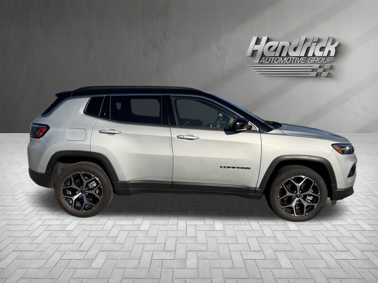 Used 2025 Jeep Compass Limited AWD/4WD image 10