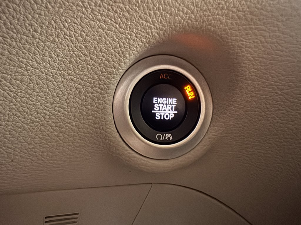 Used 2024 Chrysler Pacifica Limited FWD image 44