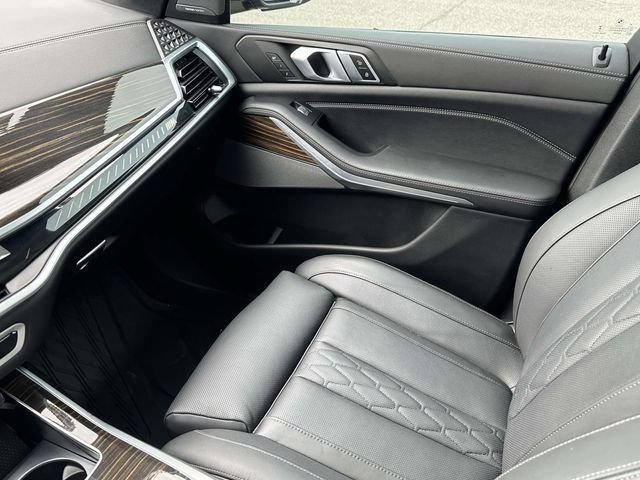 Certified 2025 BMW X7 M60i w/ Climate Comfort Package AWD/4WD image 39