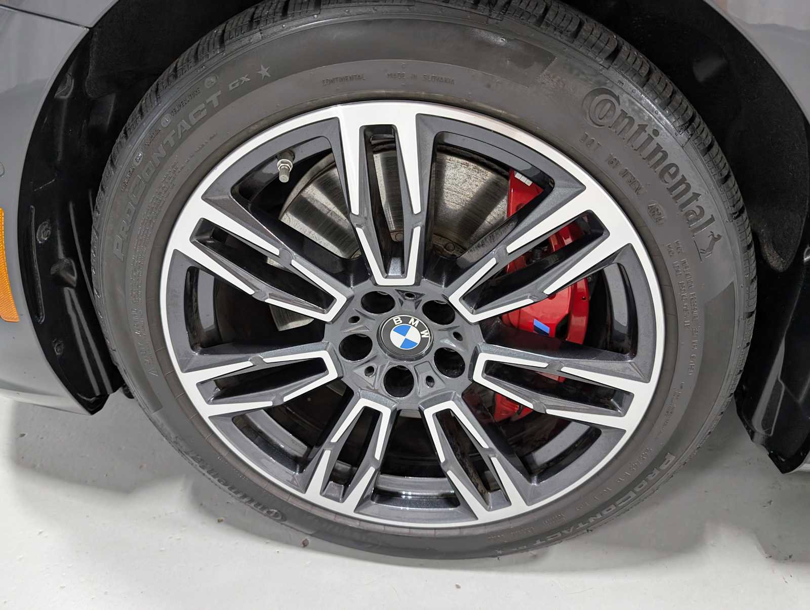 Used 2025 BMW 540i xDrive w/ Executive Package image 3